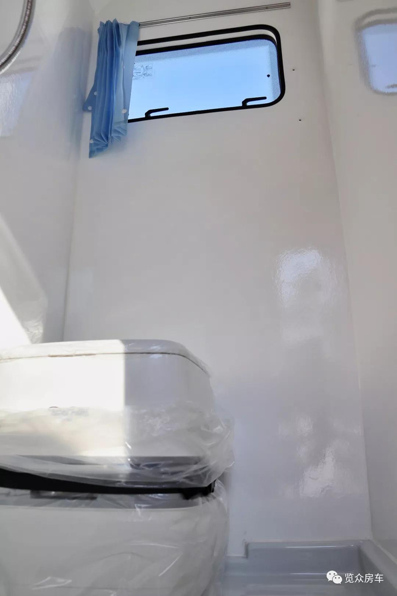 外觀大氣，空間十足的房車