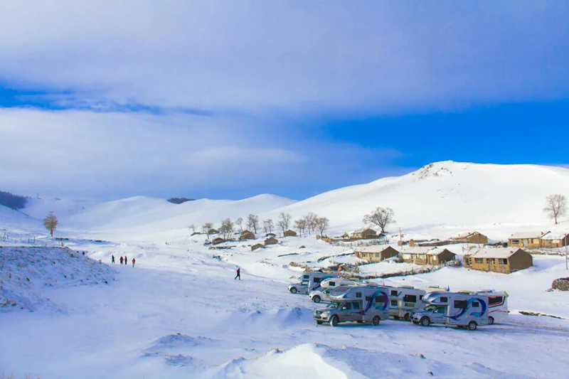 踏雪前行，房車也能雪地越野