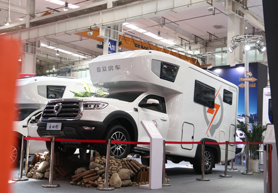 年度新車、自動檔、四驅，能選的房車